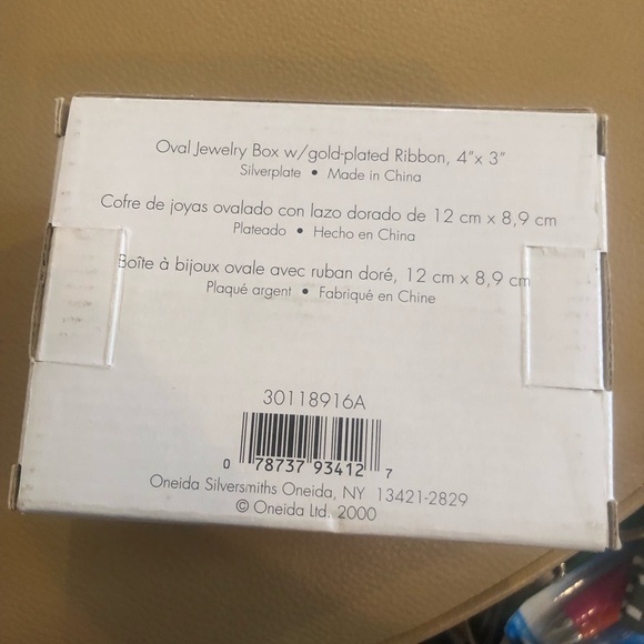 Oneida jewelry box gold plated ribbon. 4 x 3 silver plate velvet lined. - Picture 2 of 9